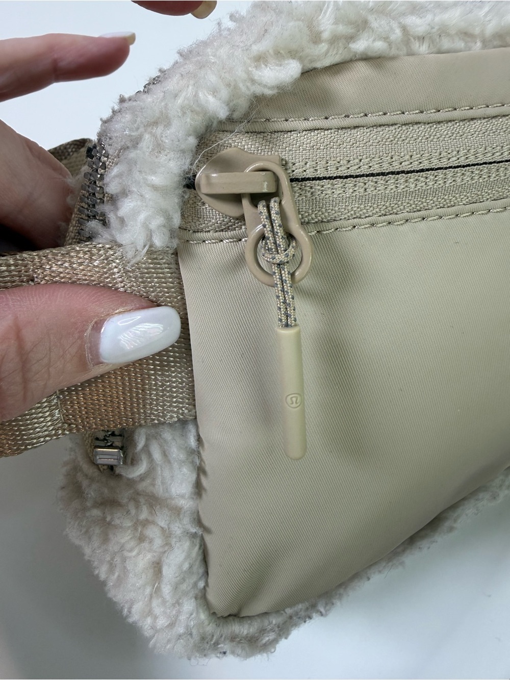 Lululemon | Fleece Everywhere Belt Bag Sherpa Crossbody Waist Bag | Beige | O/S - Picture 5 of 16
